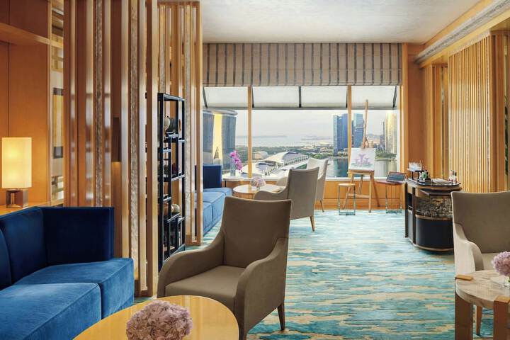 Lounge 120 of 146