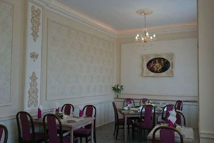 Dining 10 of 16