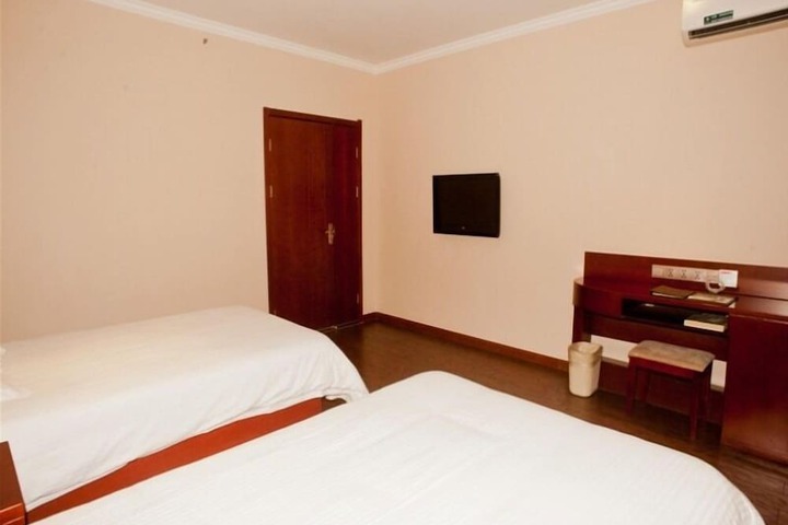 Room 16 of 35
