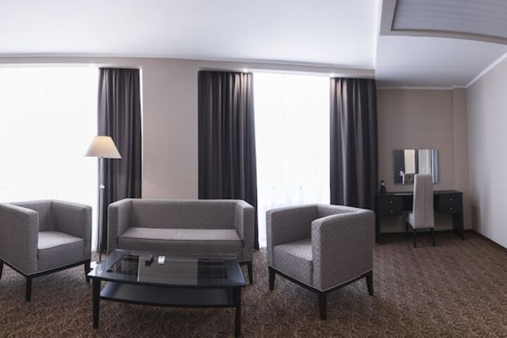 Room 28 of 49