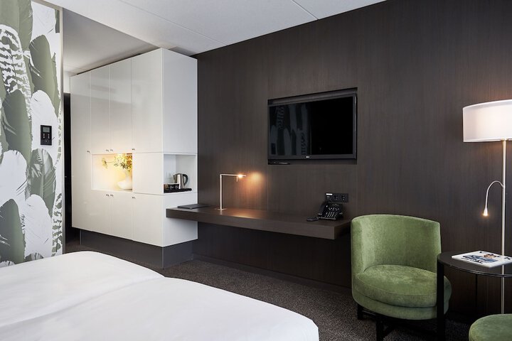 Room 11 of 46