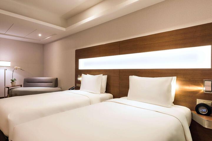 Room 10 of 61