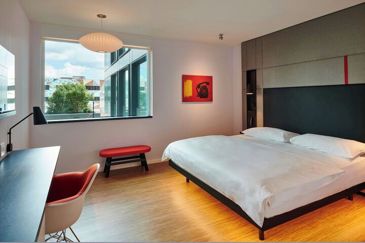 Room 13 of 26