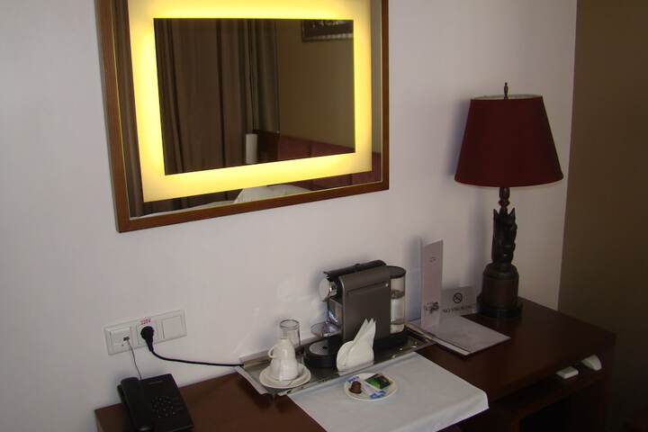 Room 10 of 42