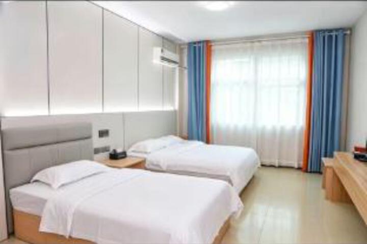Room 5 of 7