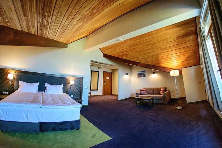 Room 8 of 35