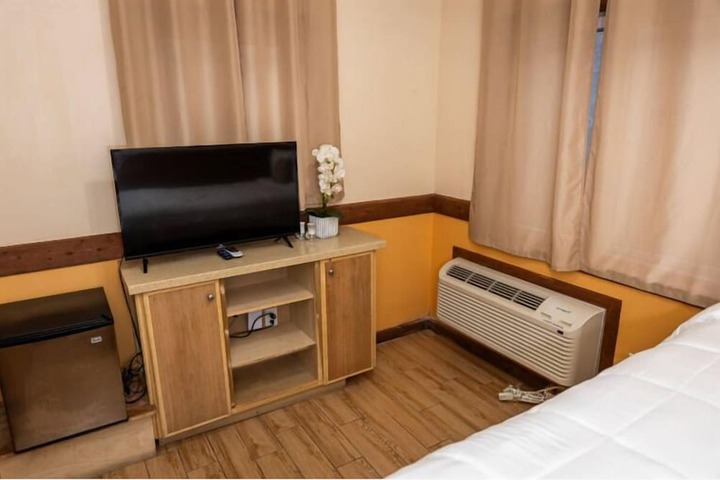 Room 5 of 14