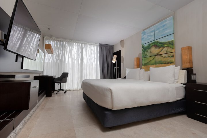 Room 8 of 35