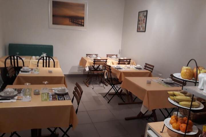 Dining 39 of 49
