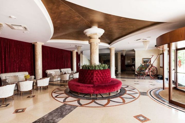 Entrance & Lobby
