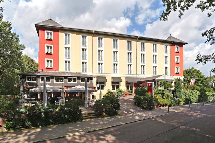 Hotel Entry