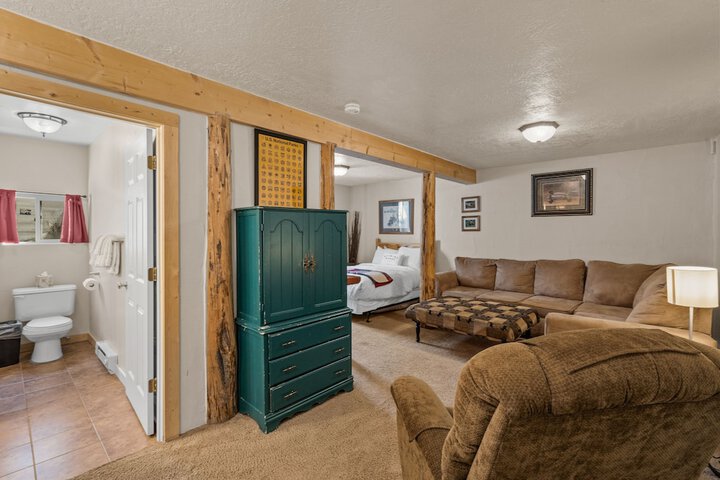 Room 28 of 143