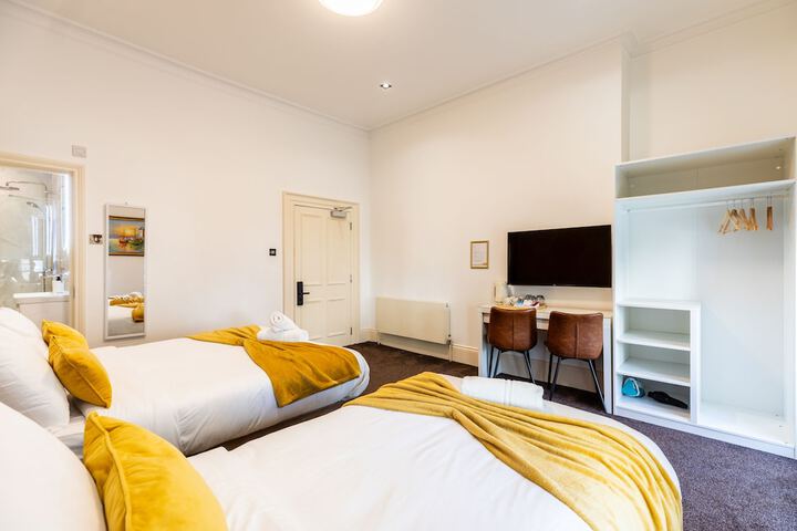 Room 35 of 60