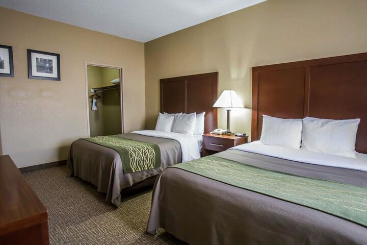 1 King Bed (5 of 15)