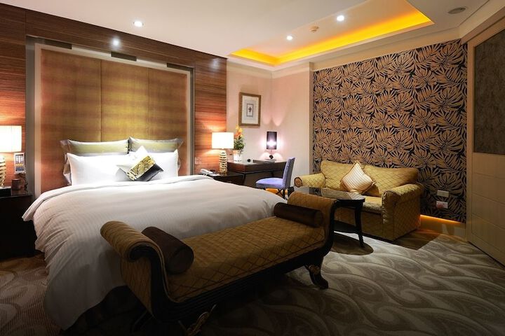 Room 9 of 30