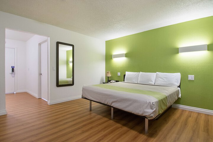 Room 10 of 50