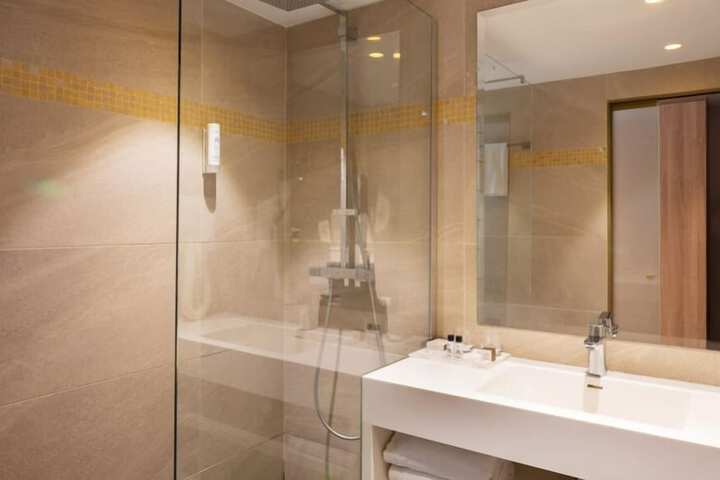 Room 84 of 134