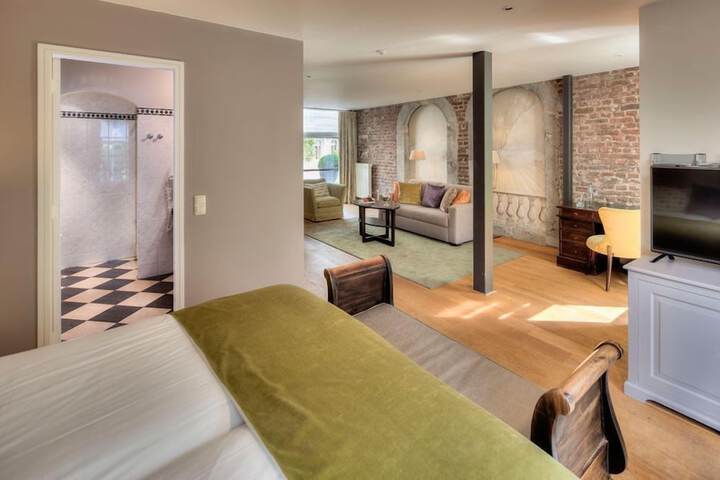 Room 5 of 125