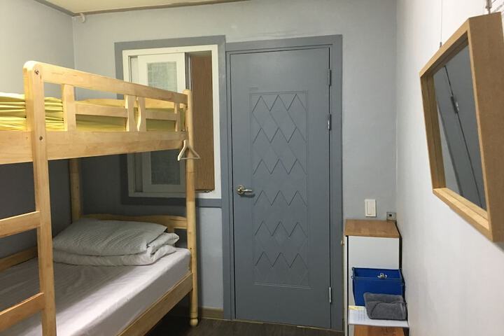 Room 3 of 38