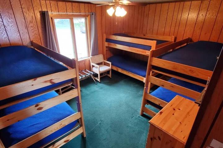 Room 2 of 195