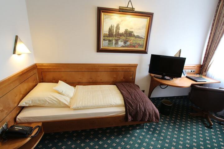Room 5 of 71