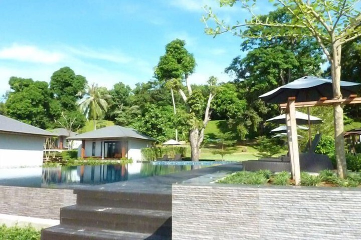 Hotel with Pool