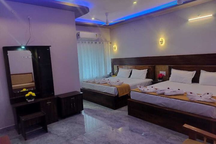 Room 6 of 17
