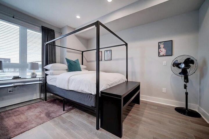 Room 6 of 13