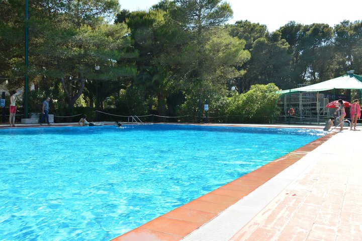 Hotel Pool