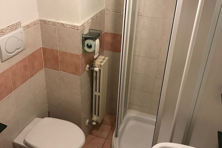 Room 11 of 22