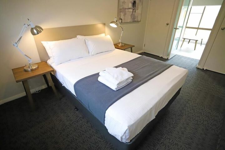 Room 3 of 83