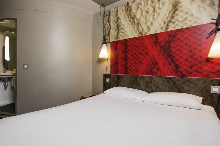Room 13 of 46