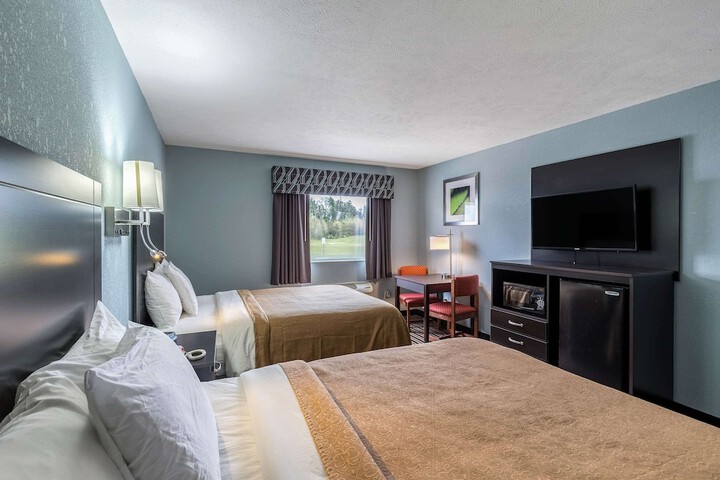 2 Queen Beds Accessible (7 of 9)