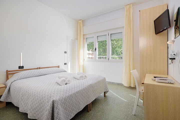 Room 2 of 30