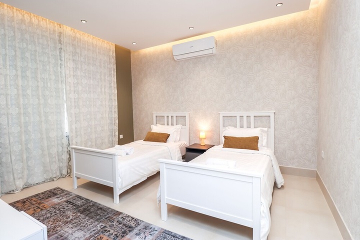 Room 2 of 9