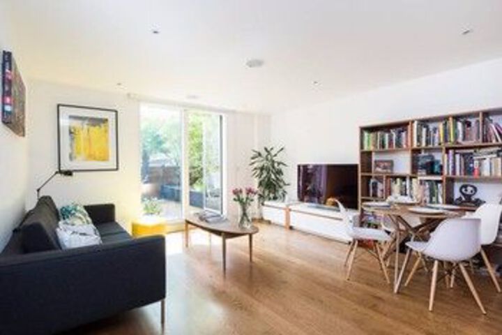 Modern 2 Bed Flat in Shoreditch with Roof Garden