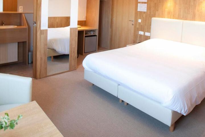 Room 10 of 21