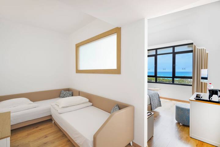 Room 21 of 47