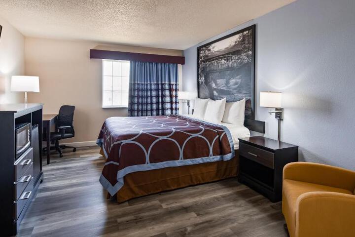 1 King Bed (11 of 15)