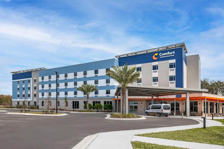 Comfort Inn & Suites Orlando Sanford Airport in Sanford, FL