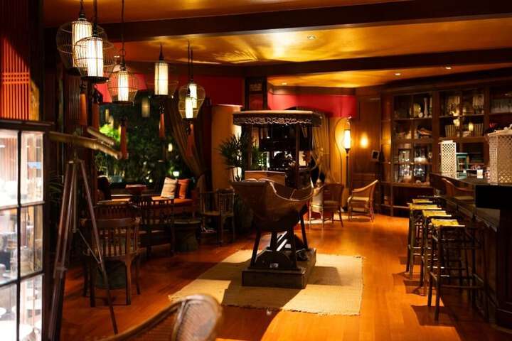 Lounge 129 of 151