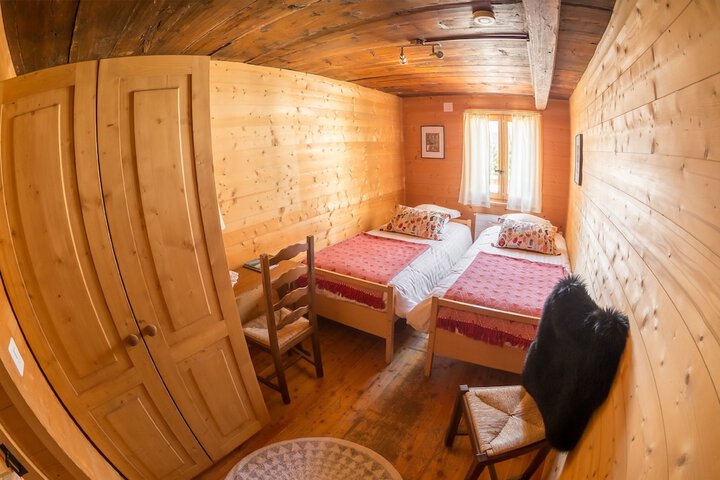 Room 3 of 49