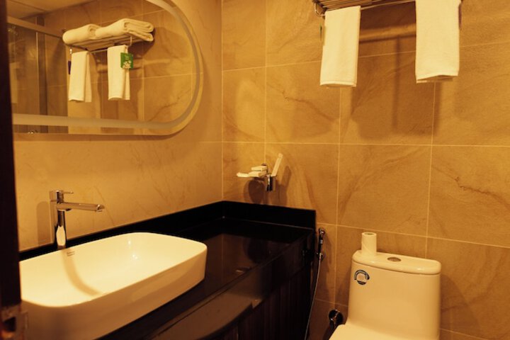 Room 33 of 37