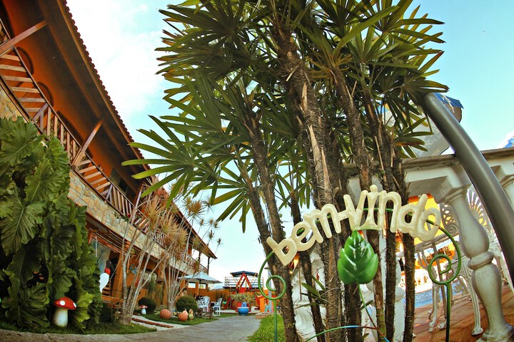 Hotel Exterior 94 of 99