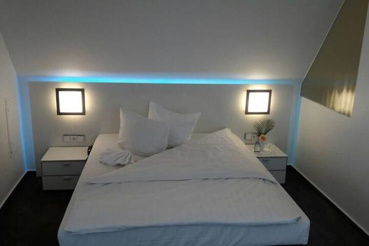 Room 2 of 28