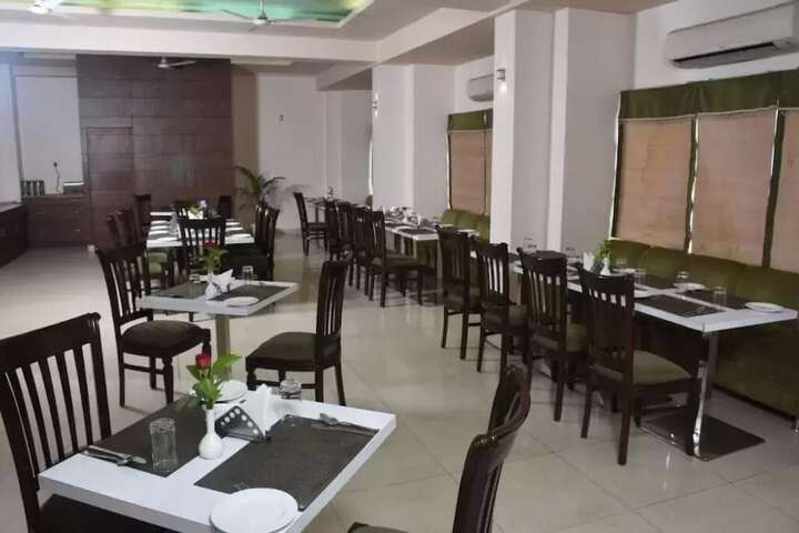 Dining 16 of 24