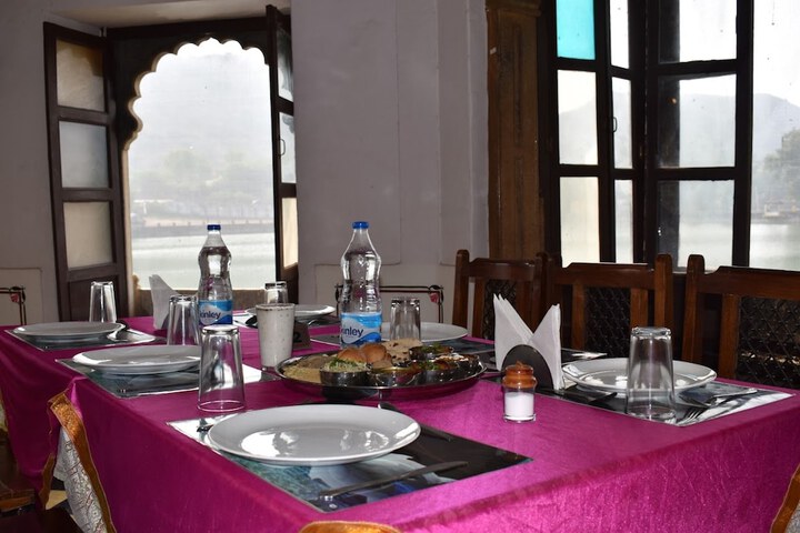 Dining 13 of 14