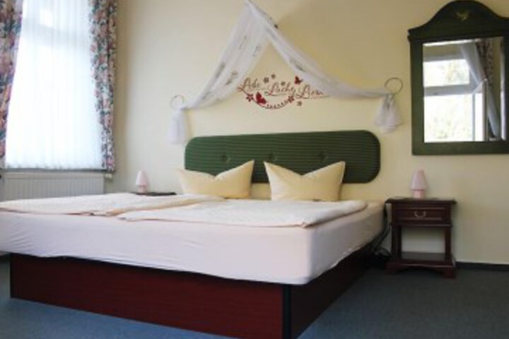 Room 6 of 24