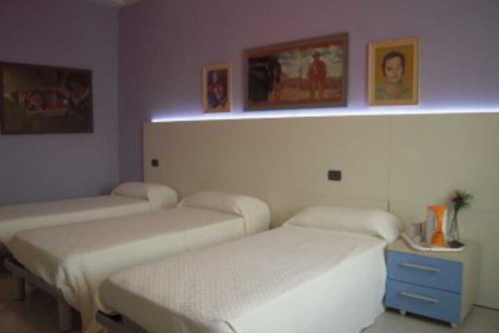 Room 4 of 18