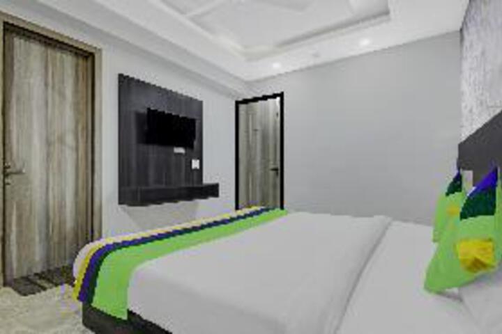 Room 27 of 39